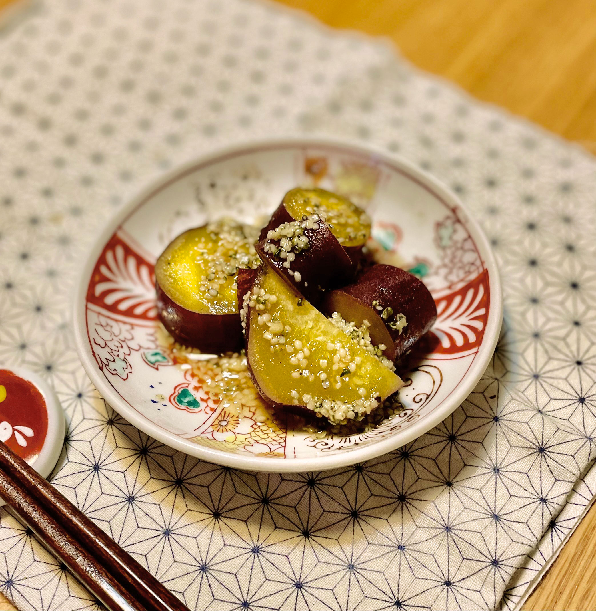 麻の実ナッツ入り。さつまいものしょうが煮